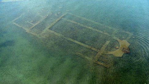 submerged archaeological find_near city of Van.jpg