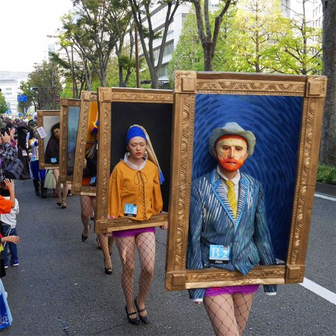 famous-paintings-halloween-costumes-kawasaki-japan-5bdad6898722e__700.jpg