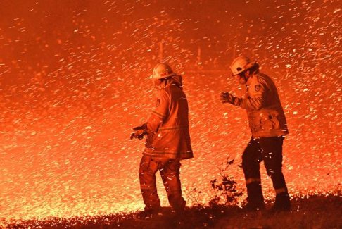 firies at Nowra in a strong wind.jpg